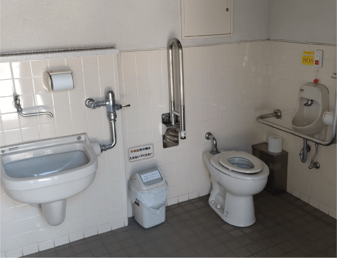 オストメイト対応トイレ 駐車場