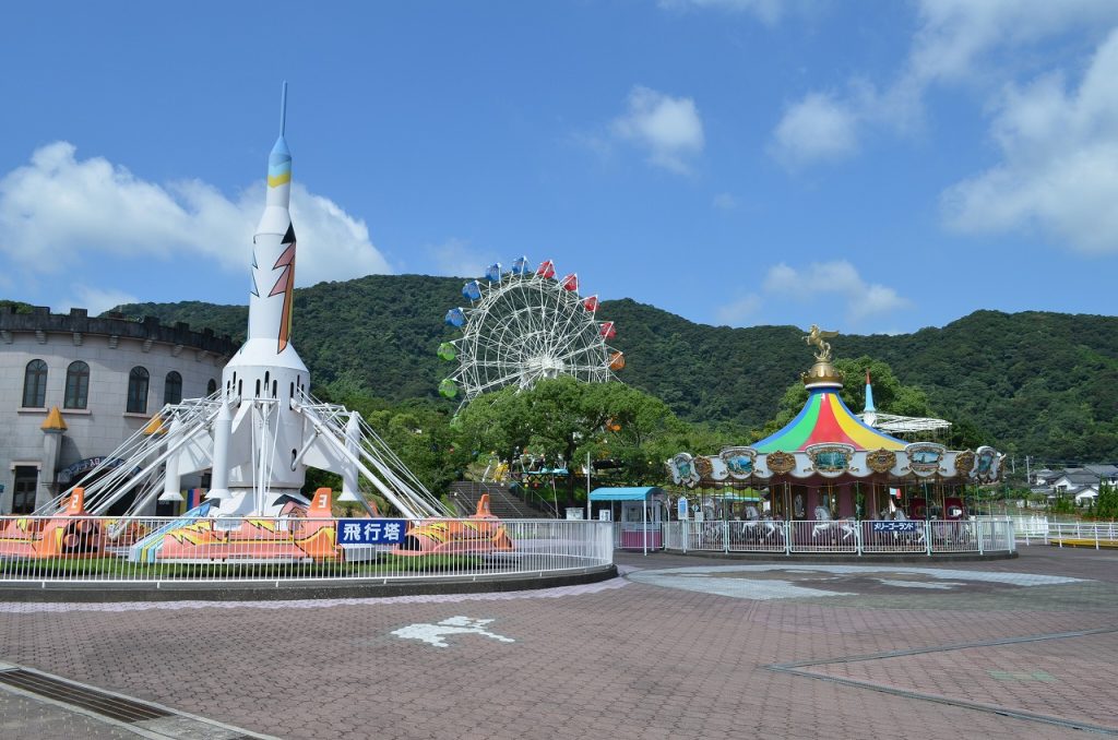 遊園地の飛行塔運行再開について